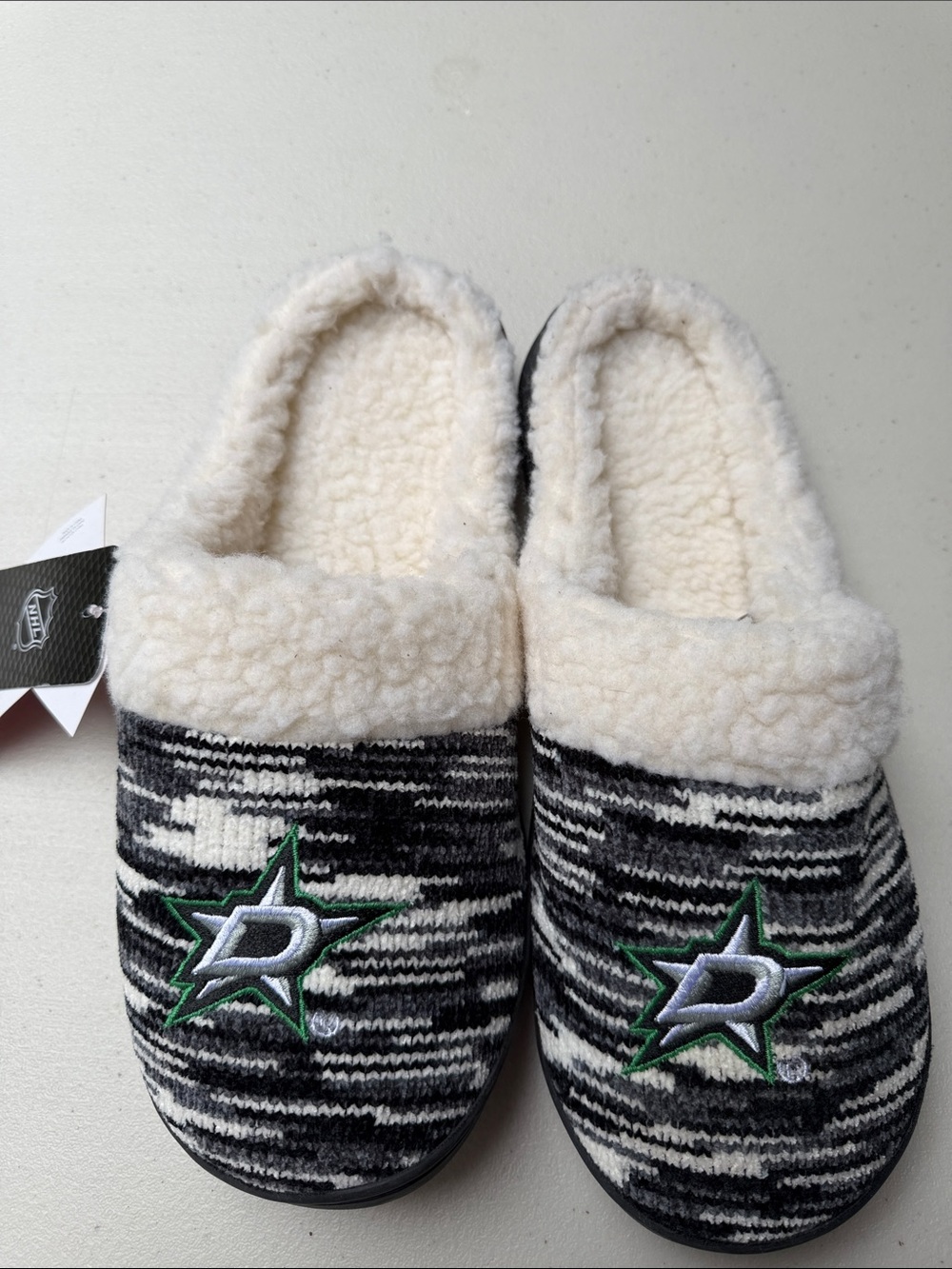 Dallas Stars Women’s Black & Cream Sherpa-Lined Slip-On Slippers